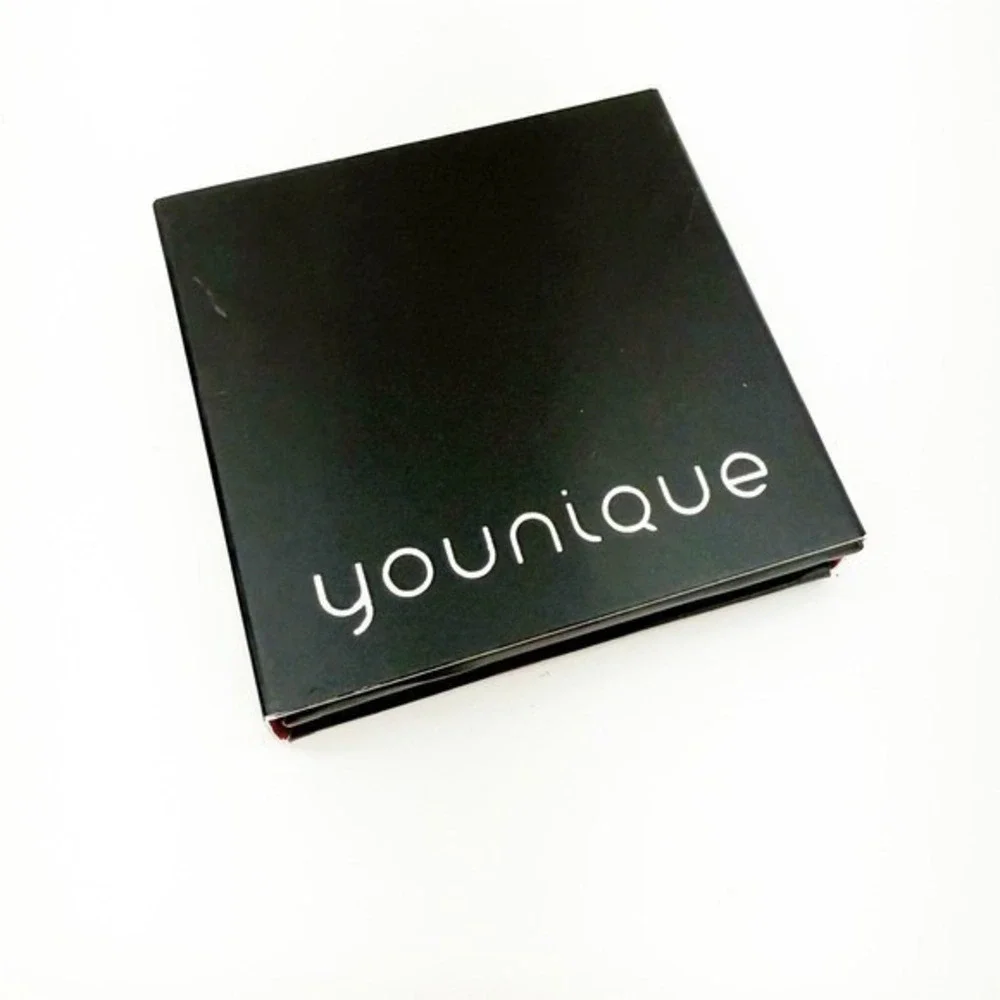 Younique empty magnetic